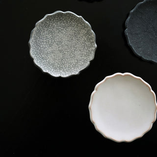 Pottery flower rim mamezara［Hagi-yaki］