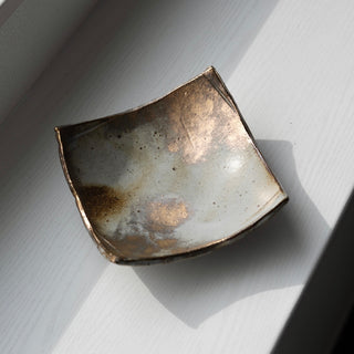 Gold accents square dish 5.5in 【shigaraki-yaki】